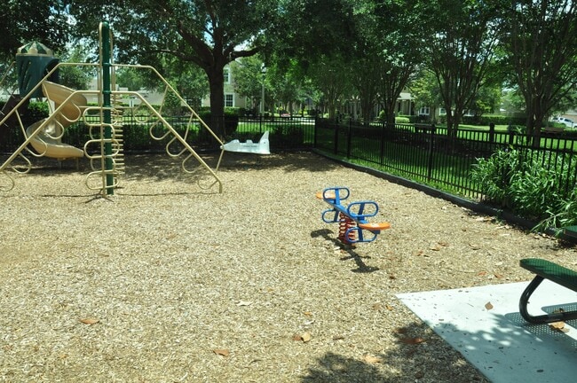 Building Photo - 7948 Edgewood Forest Dr