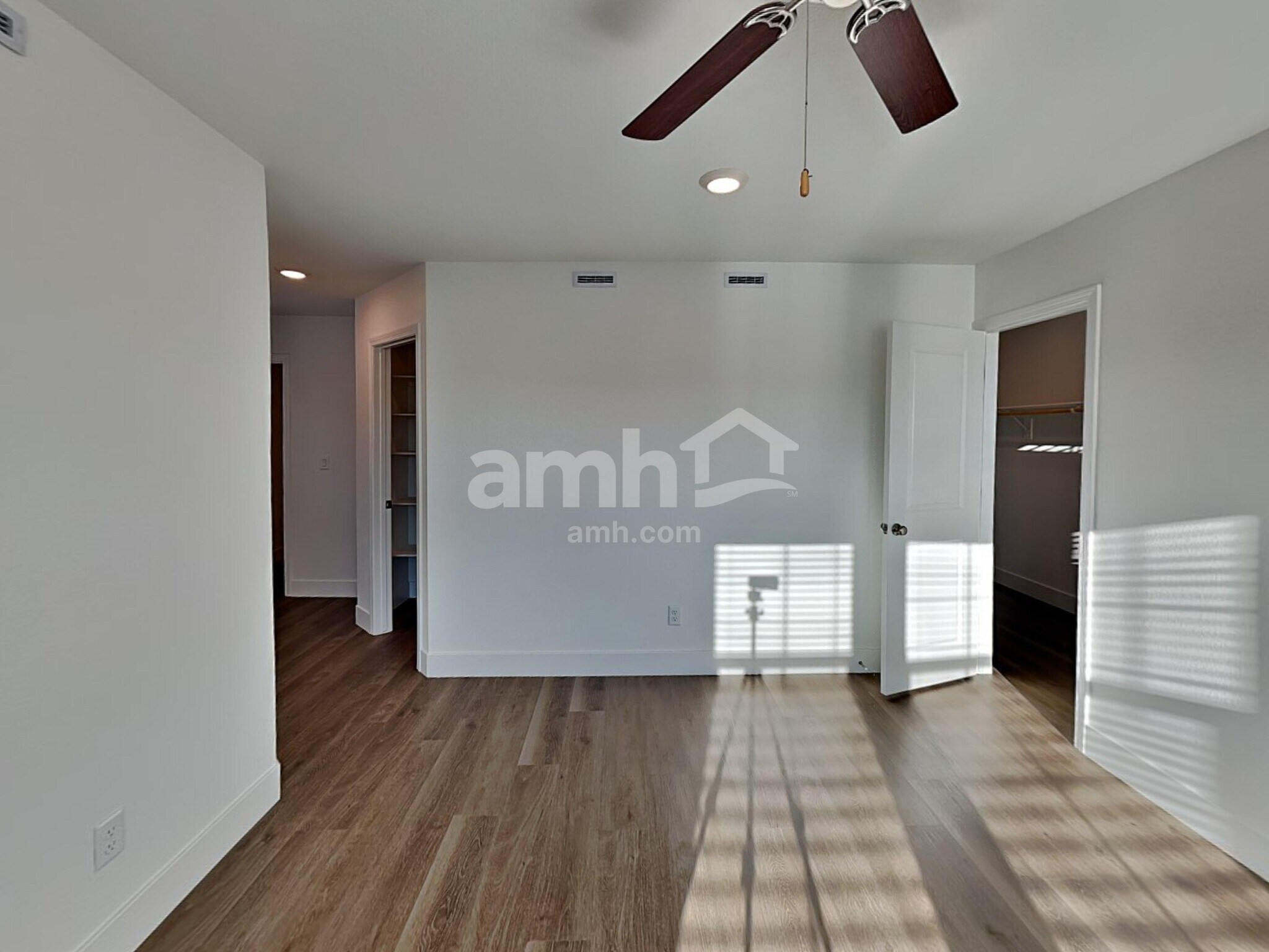 Building Photo - 5832 Vaes Dothrak St