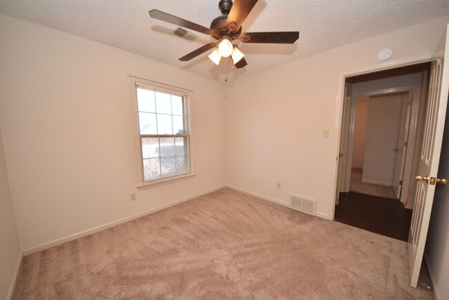 Building Photo - Very nice 3 bed 2 bath home near E. Holmes...