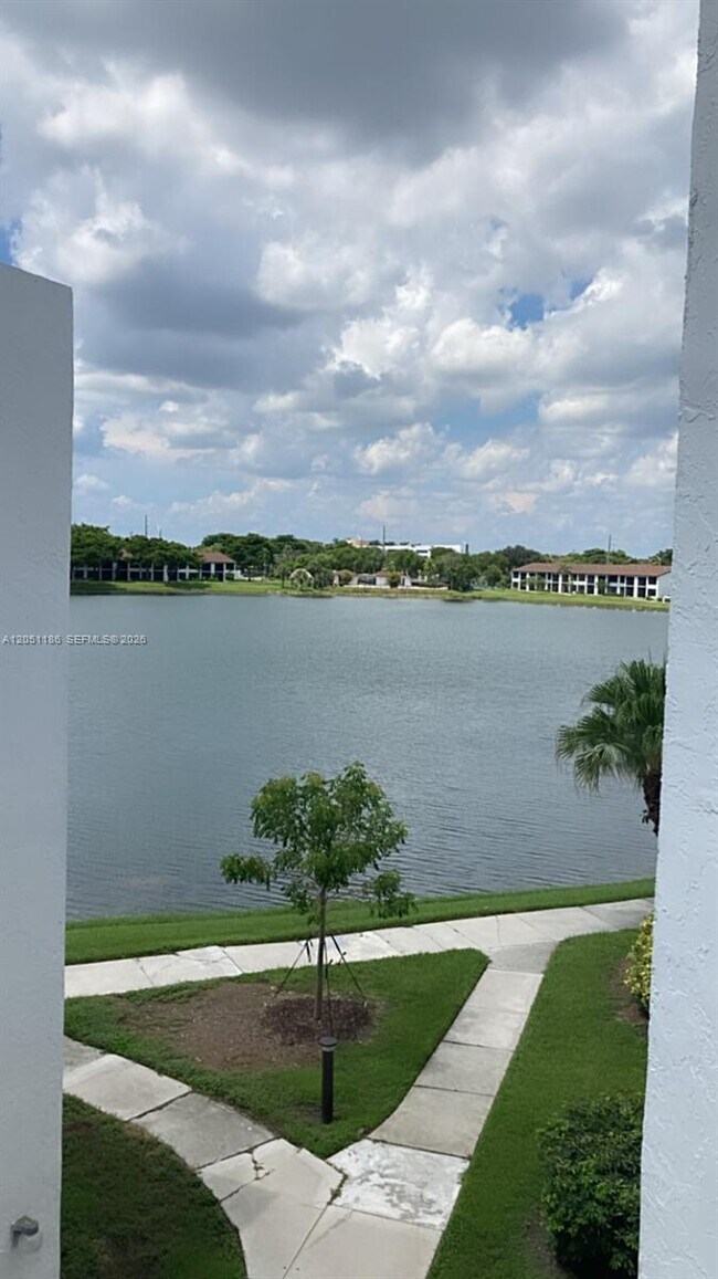 Building Photo - 212 Lake Pointe Dr