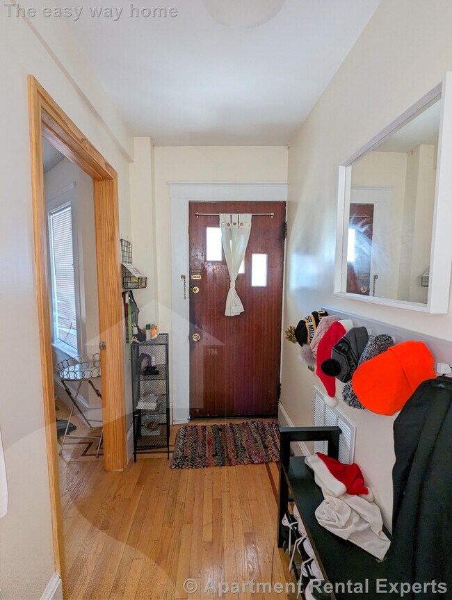 Building Photo - 28R Cherry St