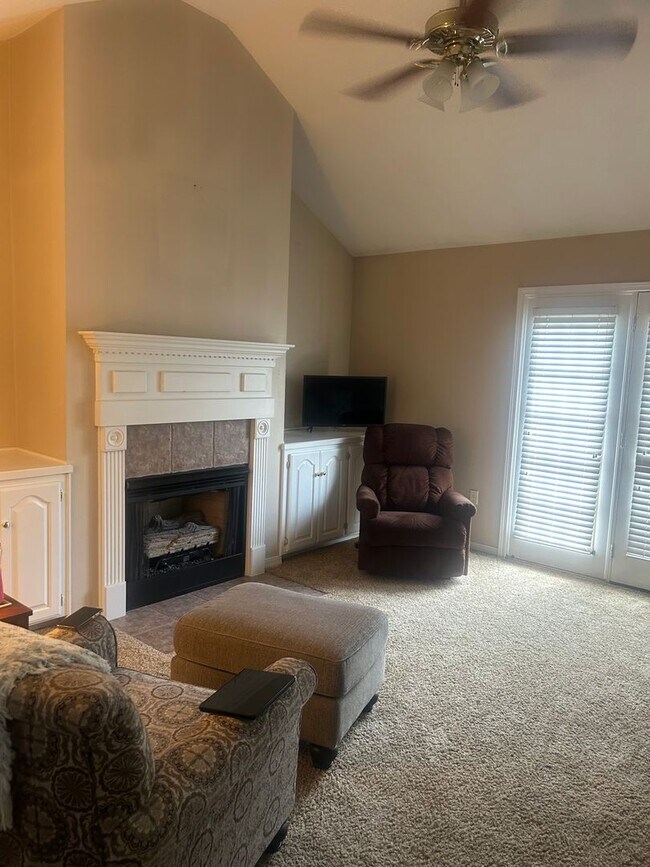 Building Photo - 1611 Roe's Ridge