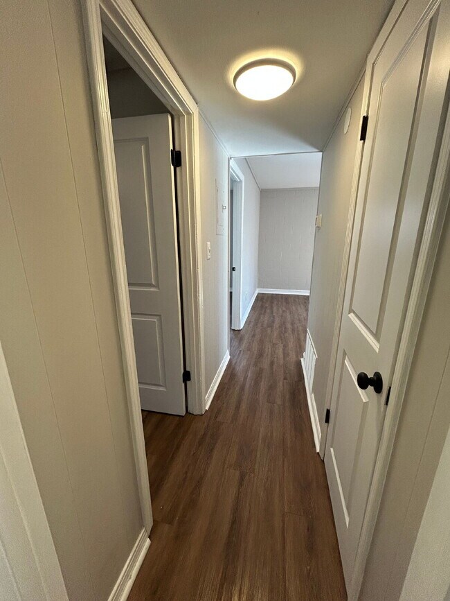 Building Photo - 2150 Saxon St