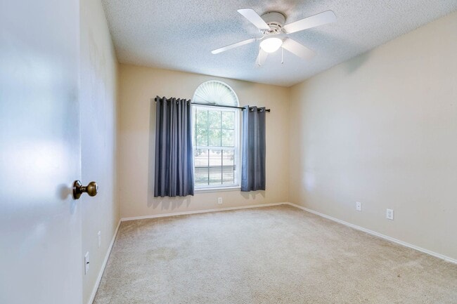 Building Photo - COMING NOVEMBER 2025 - 3 Bedroom Home in t...