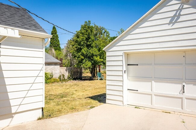 Building Photo - Updated and Bright Home with Yard