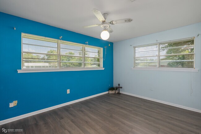 Building Photo - 633 W McKinley Ave