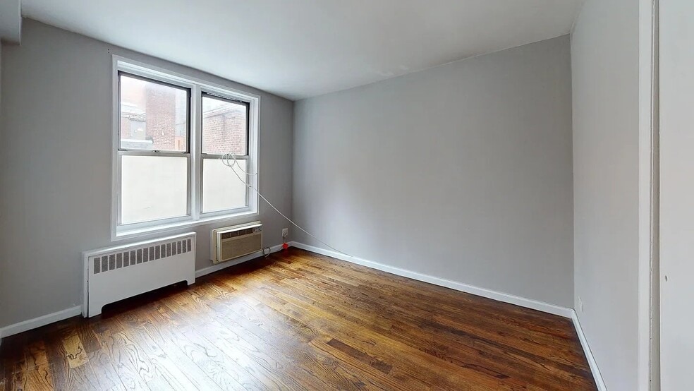 Building Photo - 928 Second Avenue