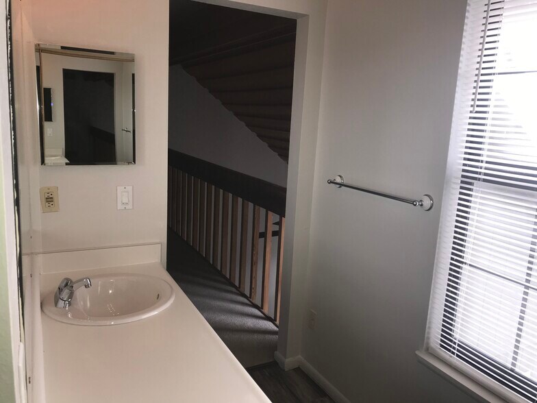 2nd floor bath - 2675 S Xanadu Way