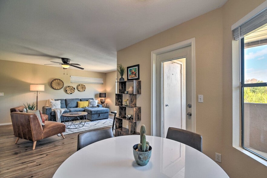 Building Photo - 4850 E Desert Cove Ave