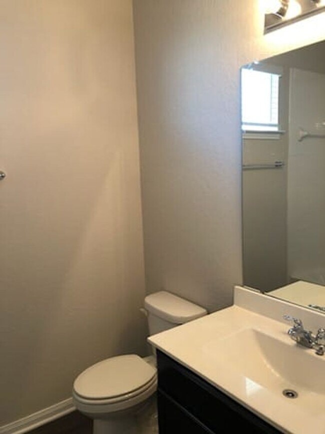 Building Photo - House for lease in Georgetown
