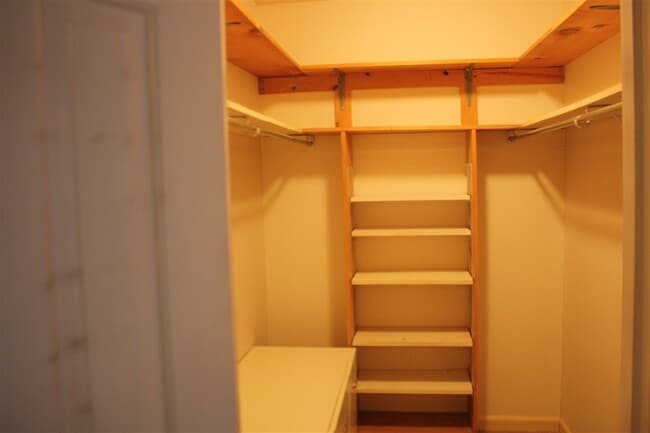 Building Photo - 1833 Greensprings Ln