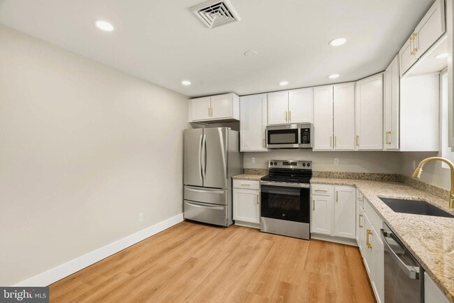 Building Photo - 8643 Ridge Rd