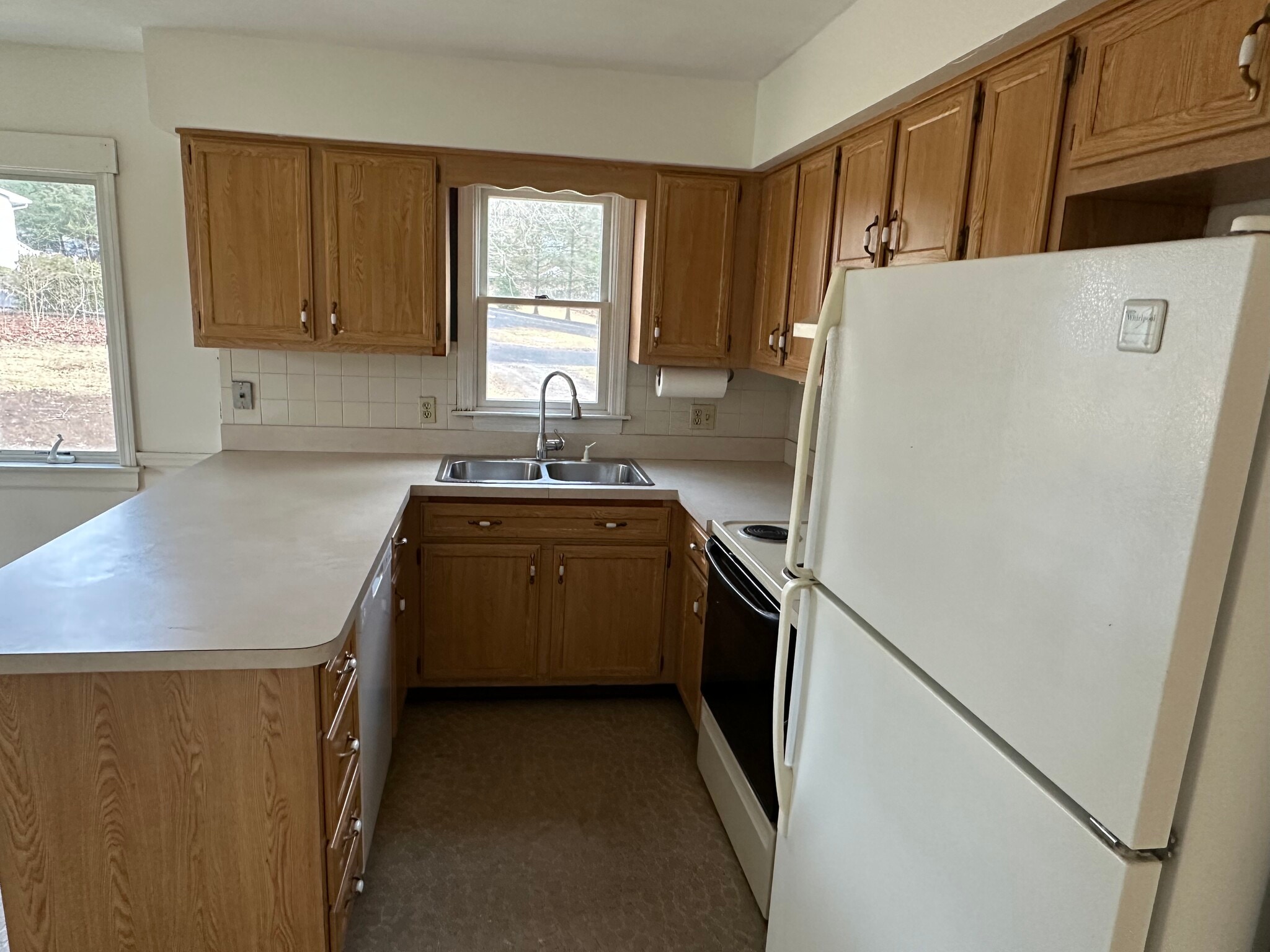 Building Photo - 6 Birch Cir