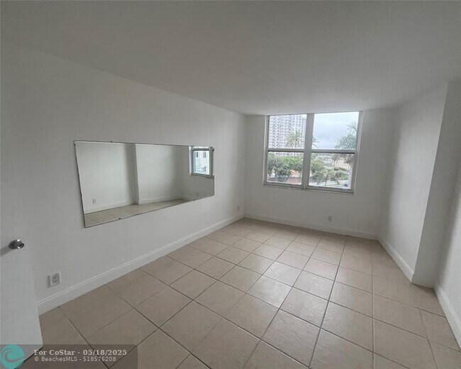 Building Photo - 301 N Ocean Blvd
