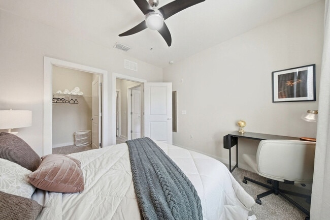 Building Photo - 1702 W Cleveland St