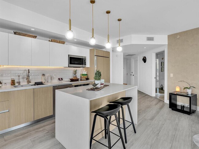 Building Photo - 121 NE 34th St