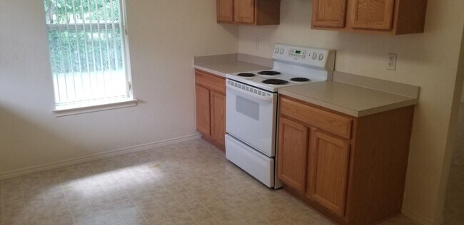 Building Photo - 2305 Upland Bend Dr