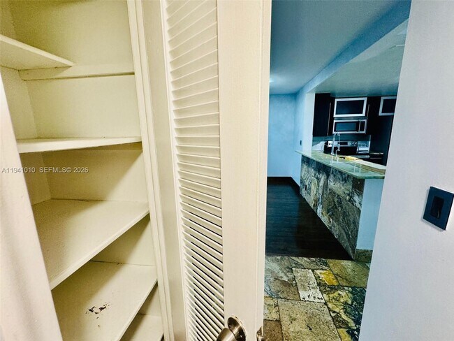 Building Photo - 900 NE 12th Ave