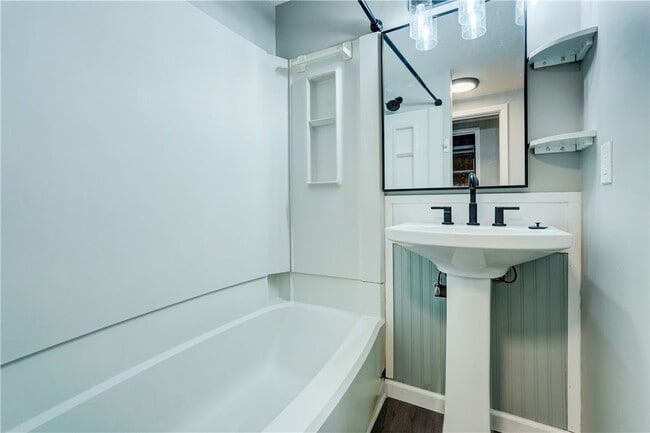 Building Photo - 1070 Gravel Rd