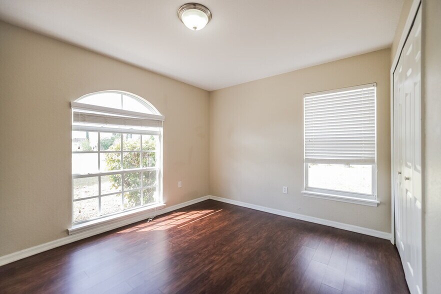 Building Photo - 1236 Apopka Ln