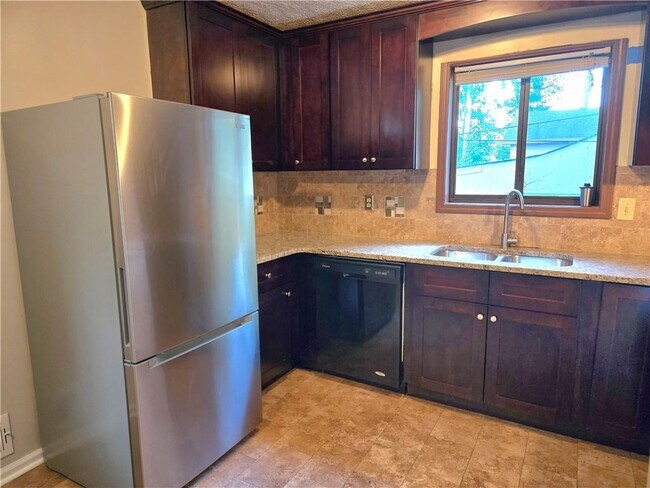 Building Photo - 2982 Hillwood Dr NW