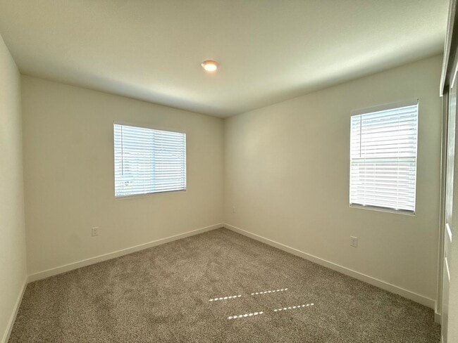 Building Photo - 2024 Shady Tree Cir