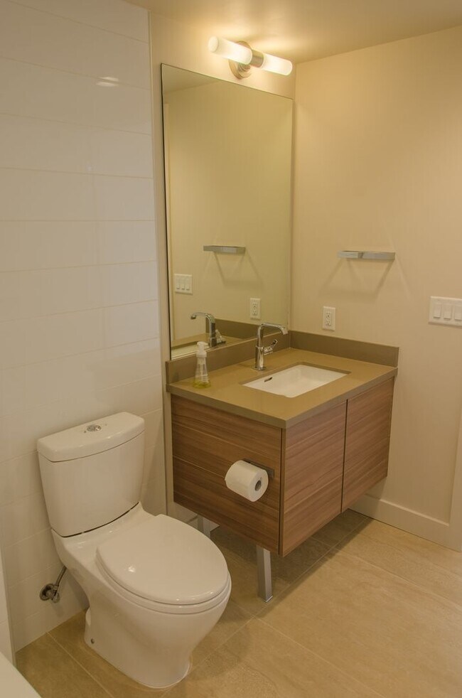Building Photo - 2bd/2ba Seattle Condo