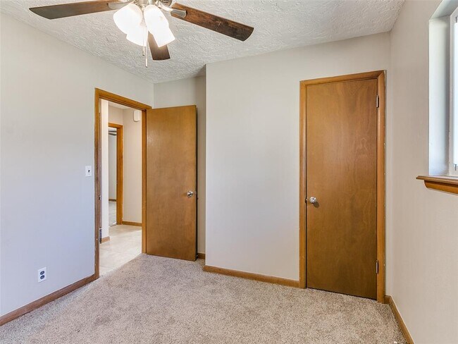 Building Photo - 214 Thompson Dr