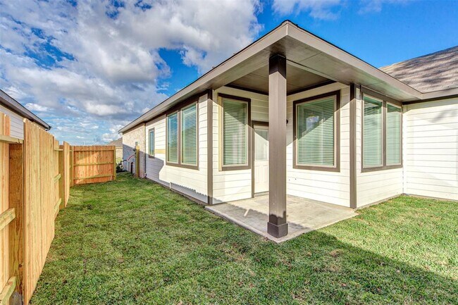 Building Photo - 27225 Southwest Fwy