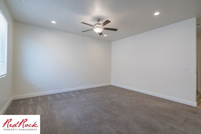 Building Photo - Modern Townhome in Desirable Hurricane Hei...