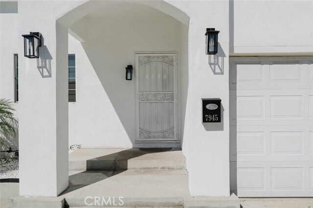 Building Photo - 7945 Woodman Ave