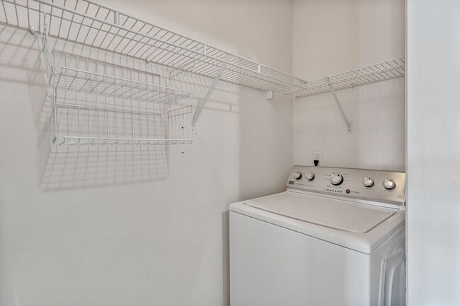 Building Photo - Destin Condo with Great Amenities