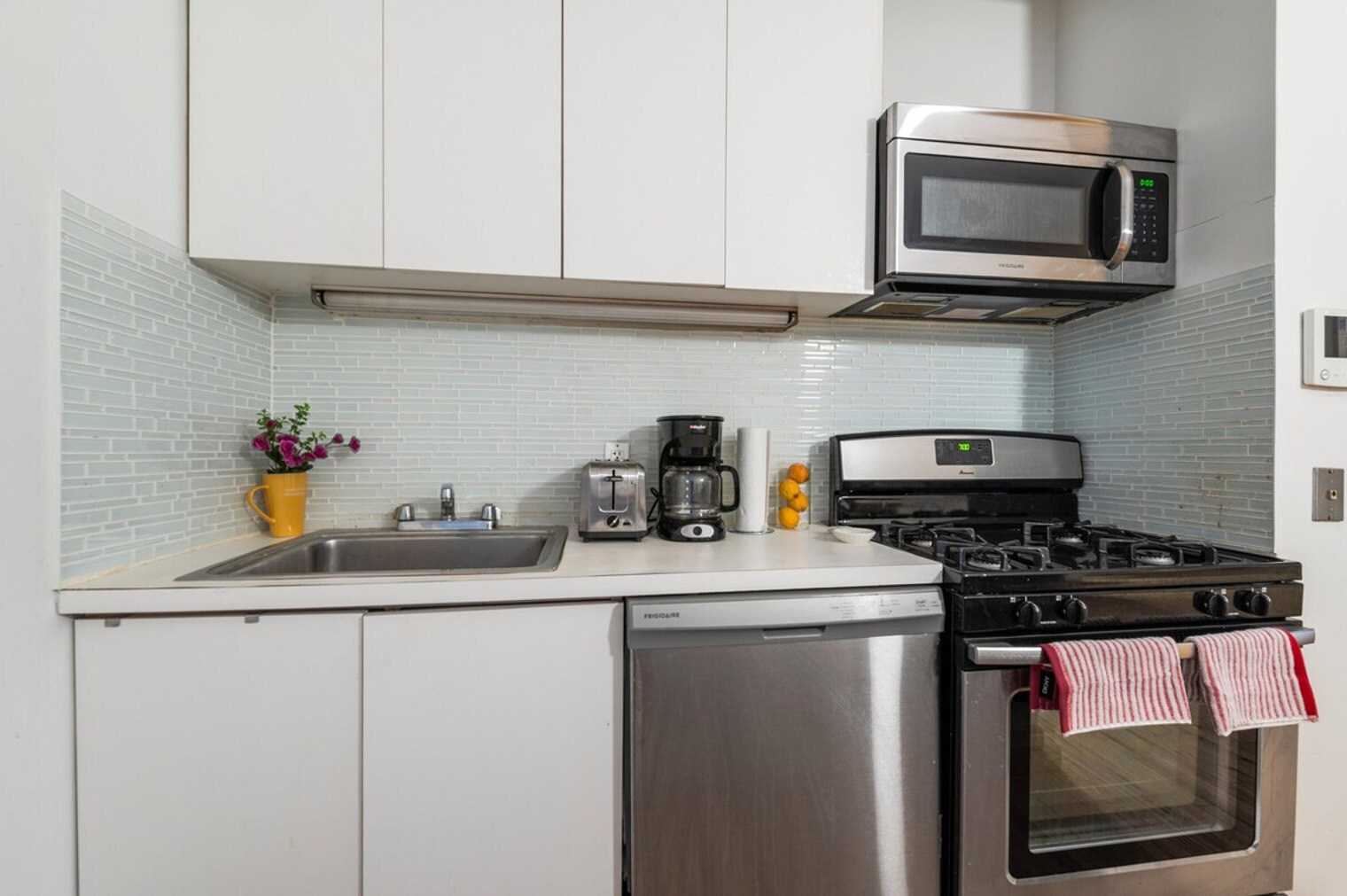 Building Photo - 62 Warren St