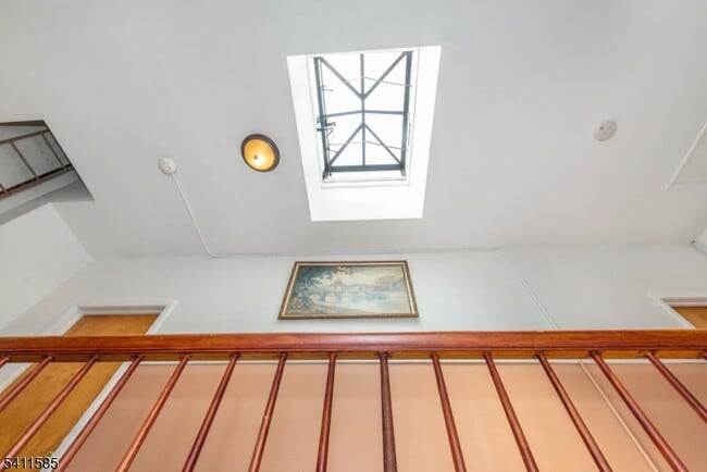 Building Photo - 579 Belleville Ave