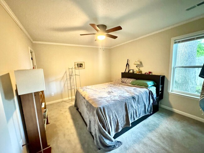 Building Photo - WELCOME HOME!!  3 bedroom/2 bath home in Redwing neighborhood