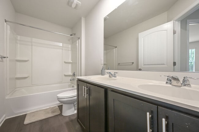 Building Photo - 387 Mardella Dr