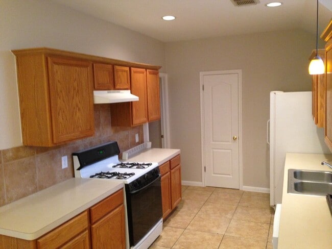 Building Photo - 4108 N Summercrest Loop