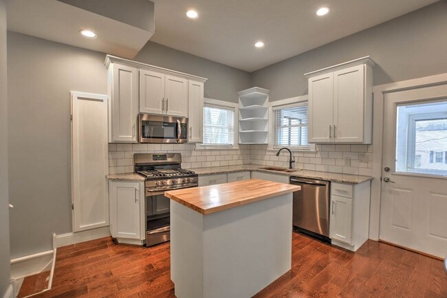 Building Photo - Small Town home ready for lease!