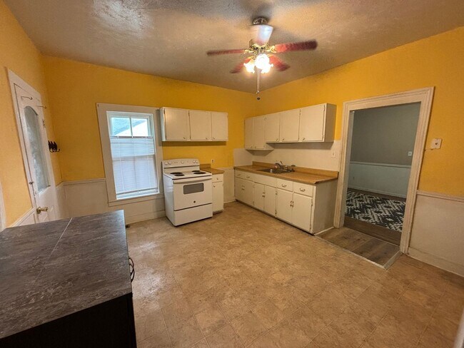 Building Photo - Italian Estates Property Management