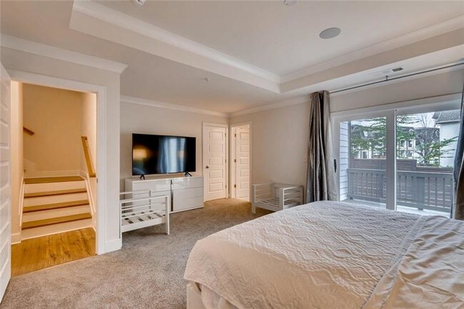 Building Photo - 860 Stonehill Ln NE