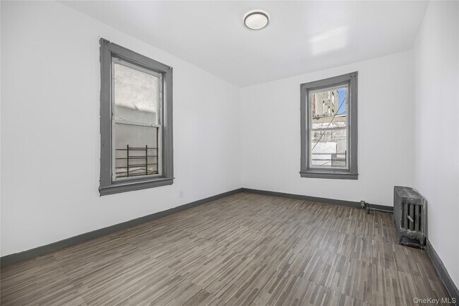 Building Photo - 1260 Evergreen Ave