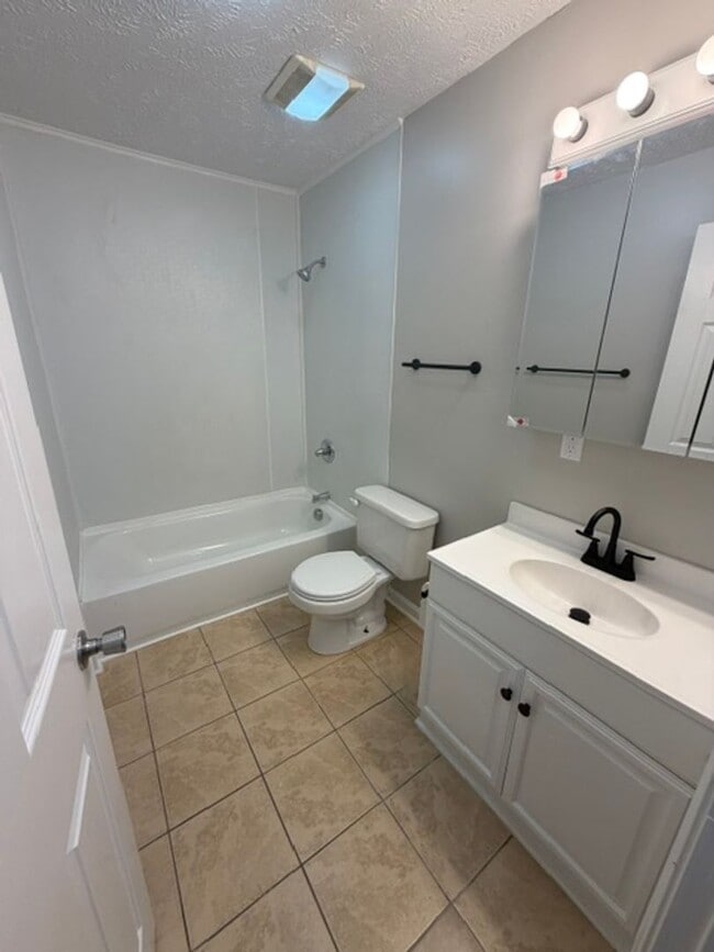Building Photo - 536 Linwood Ave