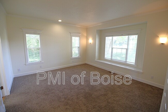 Building Photo - 85 S Linder Rd