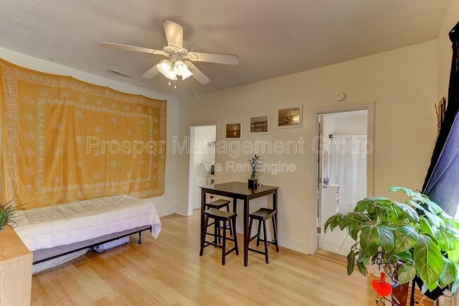 Building Photo - 35 Ashton St