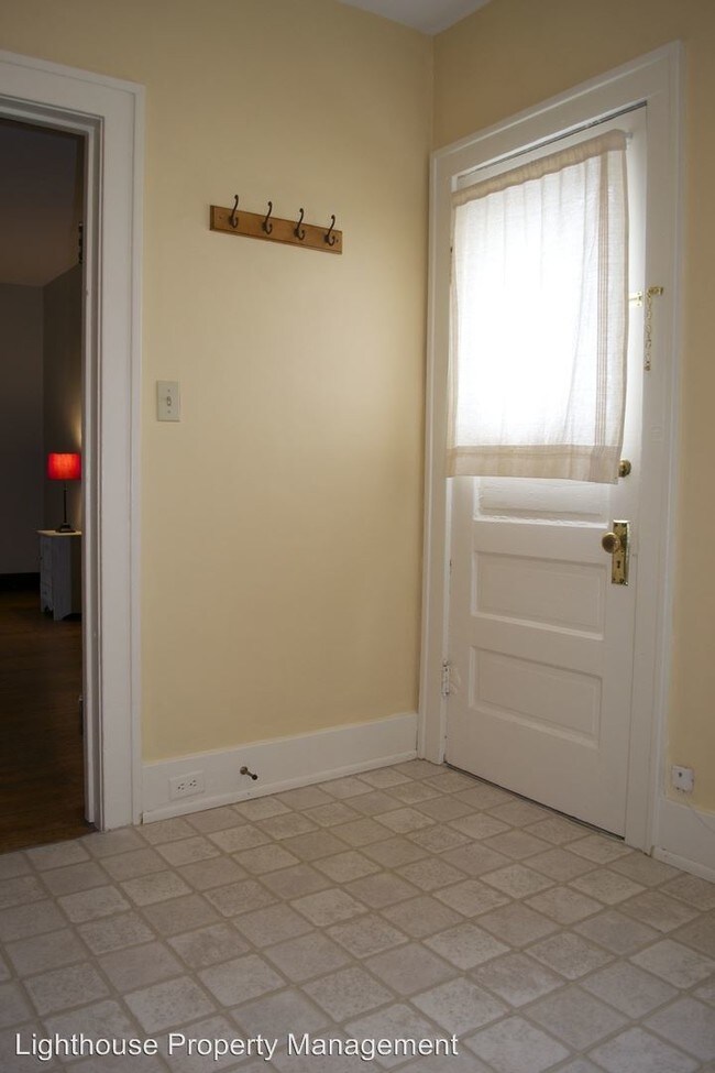 Building Photo - 224 Lyon St NE