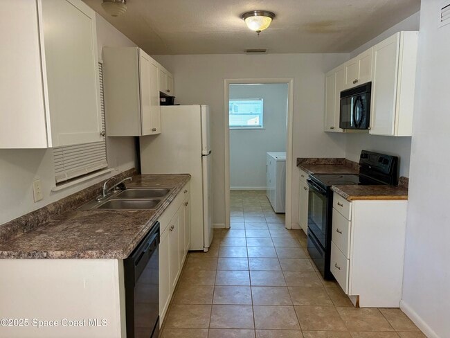 Building Photo - 620 Key Largo Dr S
