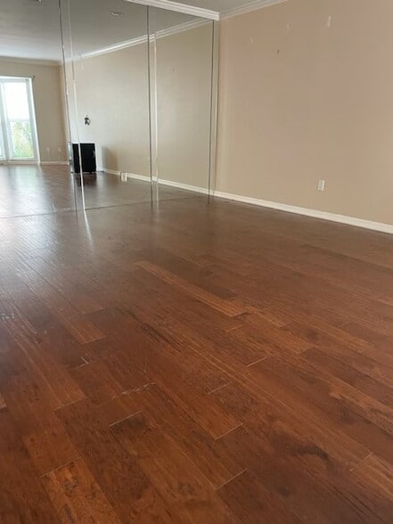 Hardwood floors on 1st floor - 303 S Bungalow Park Ave
