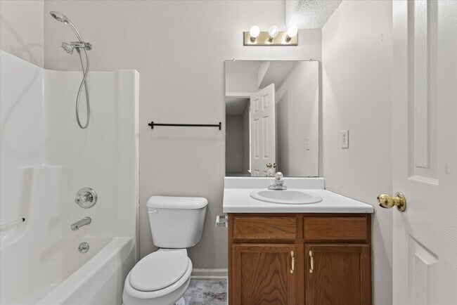 Building Photo - Three Bedroom in Sango!