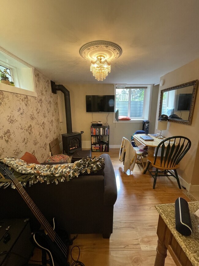 Building Photo - 8310 Stone Ave N