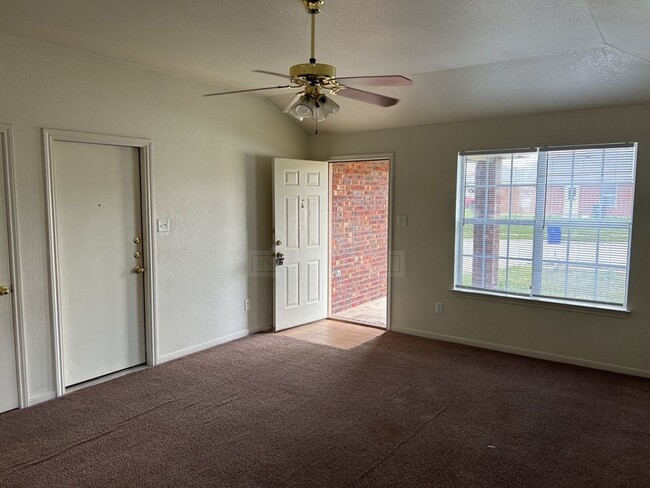 Building Photo - 304 Primrose